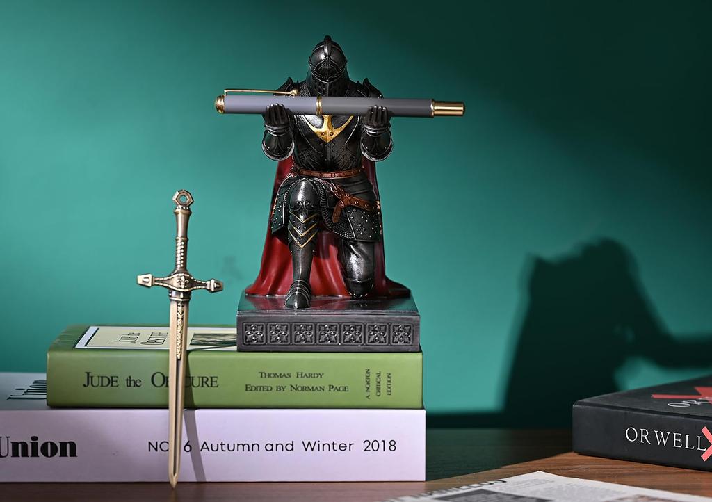 HDMbigmi King's Guard Leader Cloak Warrior Knight Pen Holder Cell Phone Stand, Ornament Knight Statue, Pen Stand Paperweight for Office or Home (Iron)