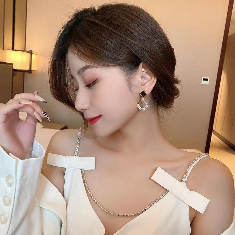 Minimalist Elegant Korean Style Women's Earrings Versatile Unique Design Simple Fashion Jewelry Accessories Ear Jewelry