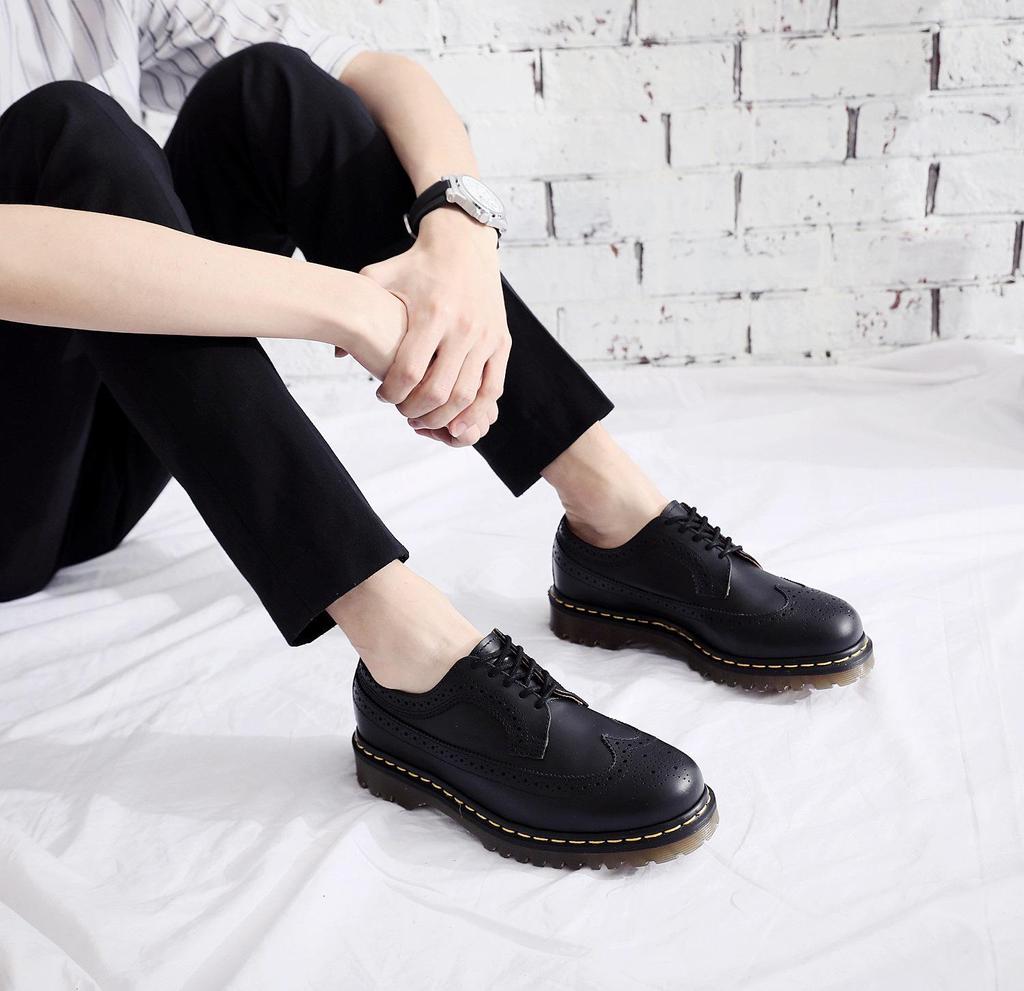 Schwarz & Weiße Leder Schuhe mit runder Zehenpartie - Herbst/Winter, Low-Top, Übergröße, Casual & Formaler Stil für Paare.