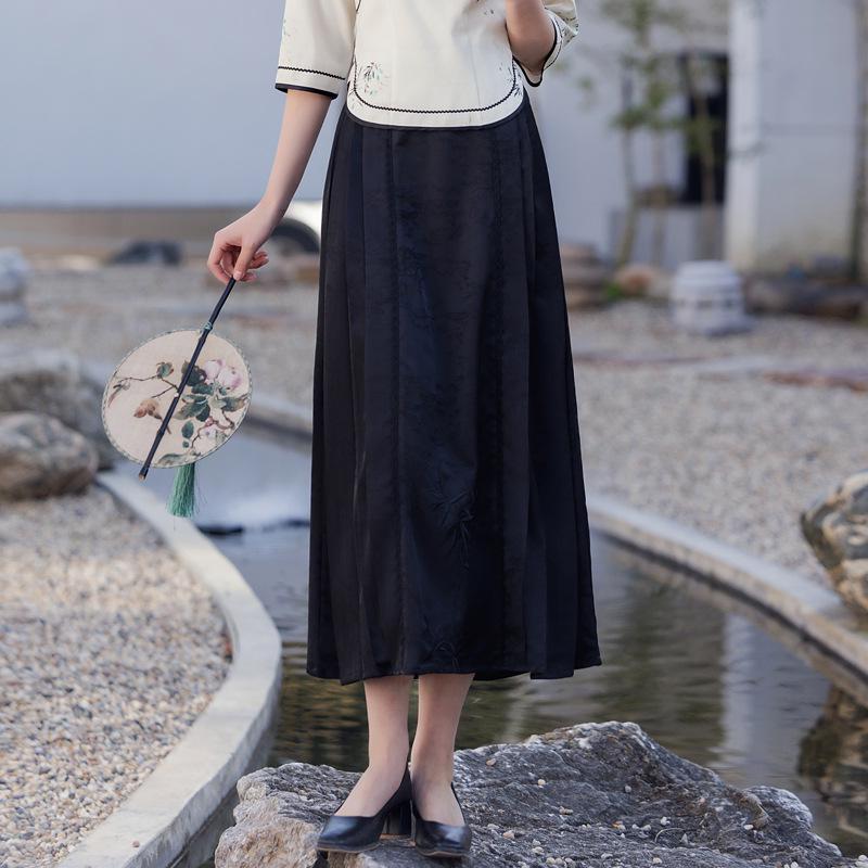 Women's Slim Fit Hanfu Style Tea Suit Set with Frog Button & Hand-Painted Print