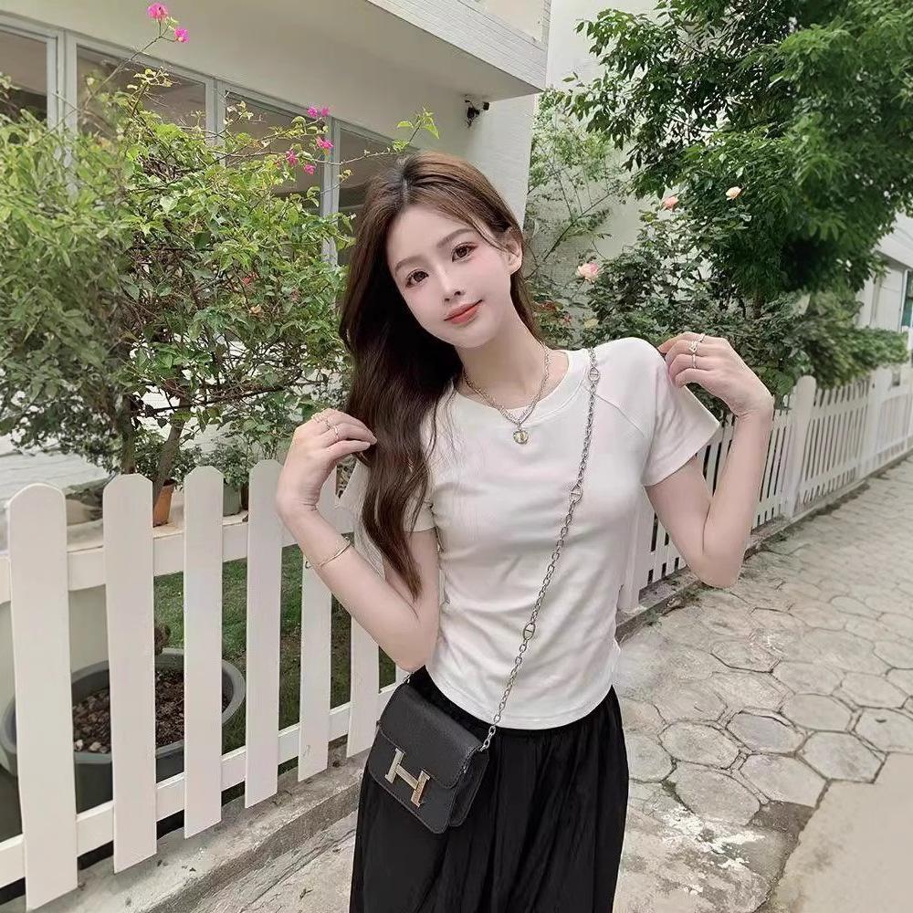 

2025 summer new waist and shoulder T-shirt women s short-sleeved design sense niche slim and thin short halter top XL білий