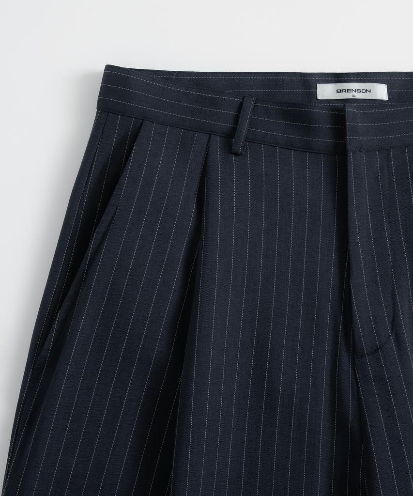 BRENSON Fluid Stripe Single-Pleat Slacks (Navy)