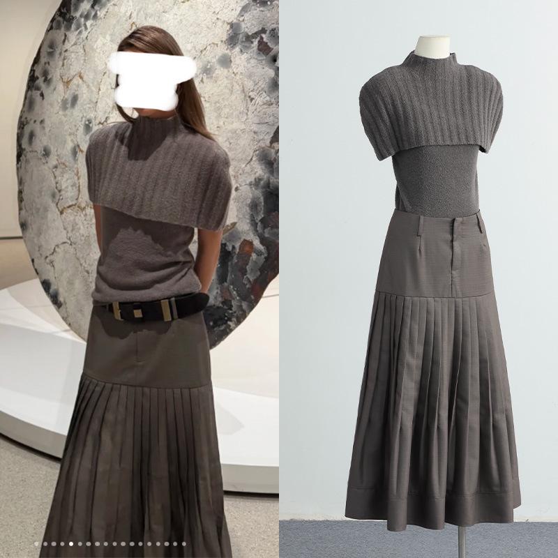 

Nana High Neck Shawl Knit Top & Pleated Skirt Set S (90-105 jin)