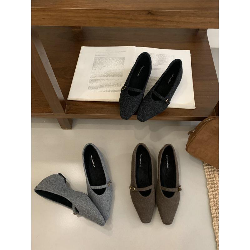 

French inner heightening single shoes women s 2025 autumn and winter new shallow mouth one-word buckle with Mary Jane shoes are comfortable and not 39 темно-коричневого