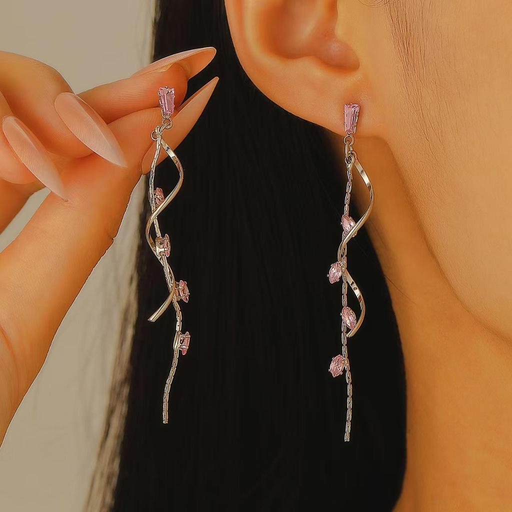 Luxury Flower Diamond Tassel Long Earrings: Elegant Alloy Leaf Design