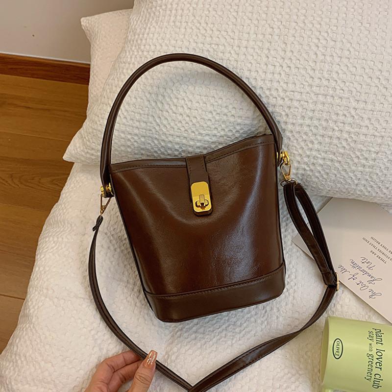 Fashionable Winter 2023 Vintage Casual Bucket Bag Soft Retro Pu Crossbody