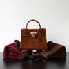 A Small and Light Luxury Lady's High-end Sheepskin Large-capacity Handbag, a Single-shoulder Crossbody Leather Women's Bag