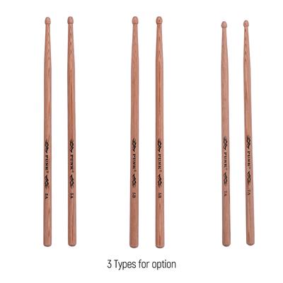 Un paio di bacchette in legno 7A. Set di tamburi in legno di noce americano