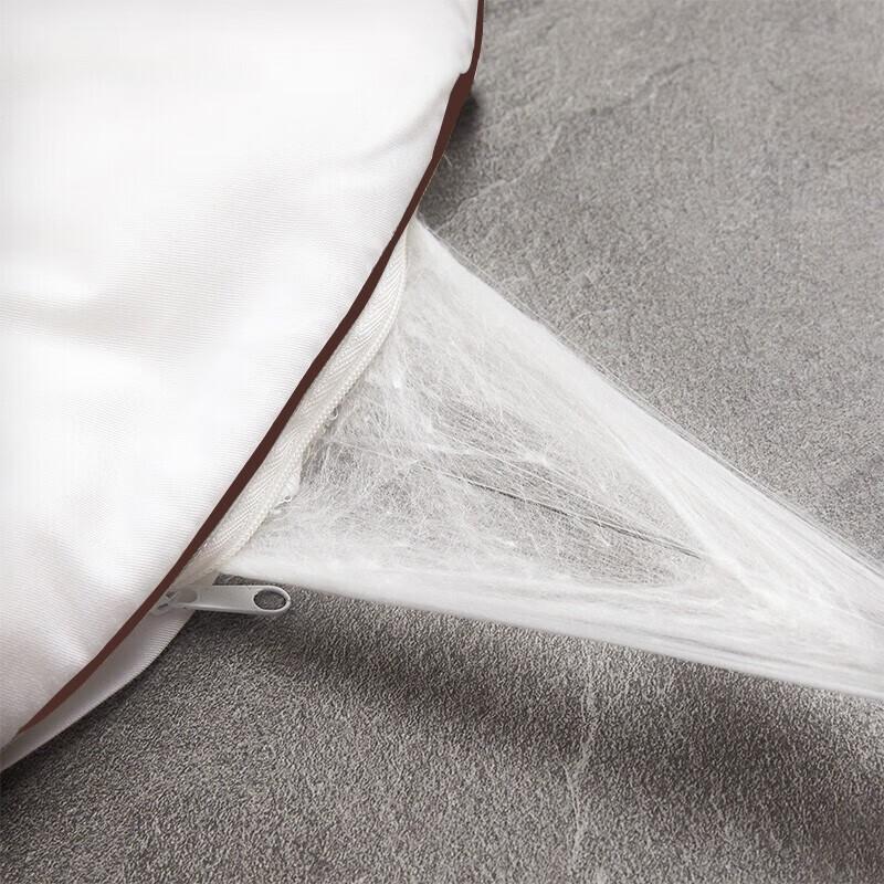 Nanji Ren All-Season Silk Blend Quilt