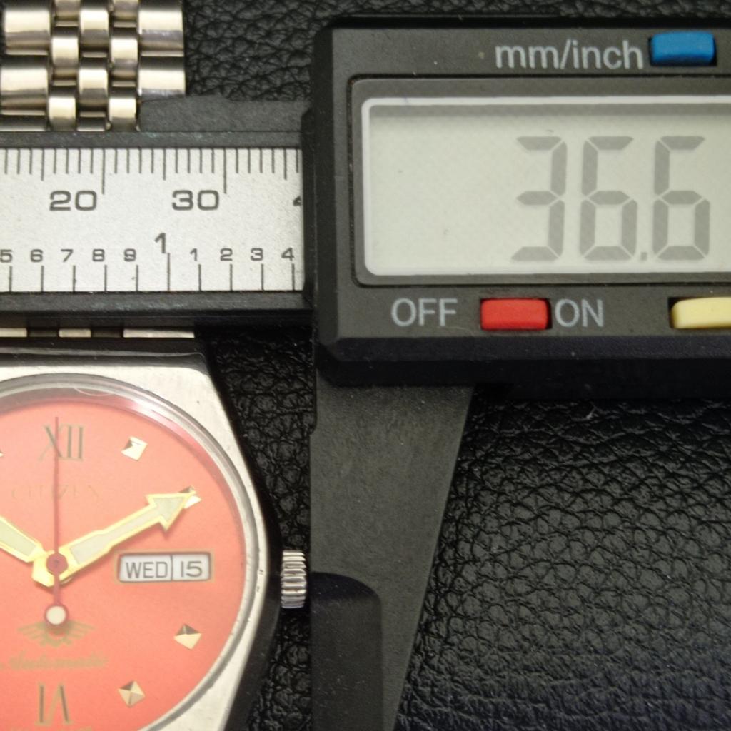 JAPAN MENS GENUINE VINTAGE CITIZEN AUTOMATIC 8200 RED COLOR DIAL WATCH A500239-2 R151b-a500239