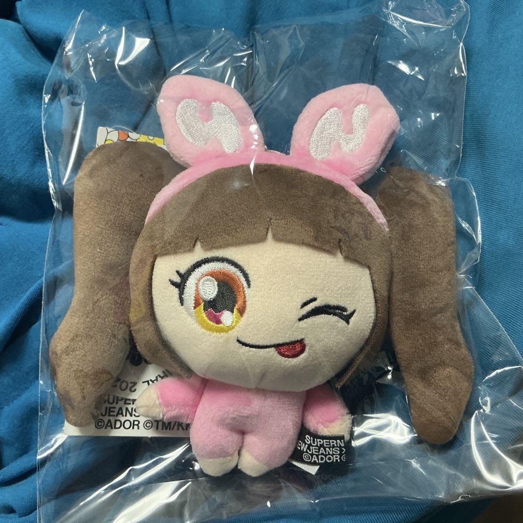 

[USED] NewJeans Honey Plush Keyring by Takashi Murakami