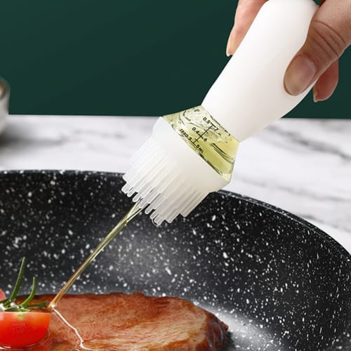 GIZMAC 2-in-1 Glass Oil Bottle, Soy Sauce Bottle, Vinegar Bottle, Oil Dispenser, Silicone Brush Head, Graduated Oil Pot, 135ml/150ml, Transparent, Dus