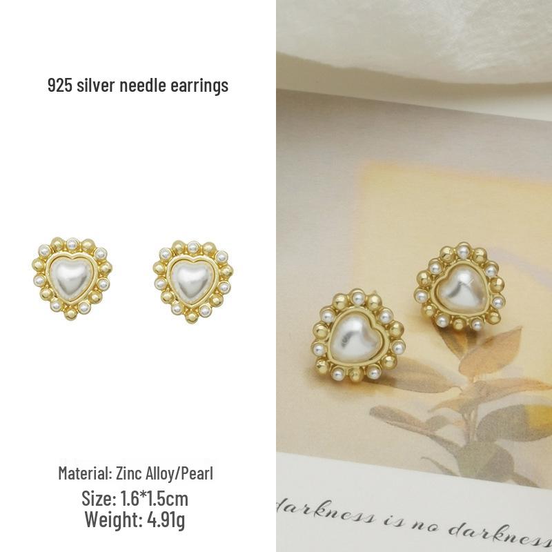 

Elegant Hong Kong Style Pearl Earrings with 925 Silver Needle, Retro Peach Heart Design for a High-End Feel