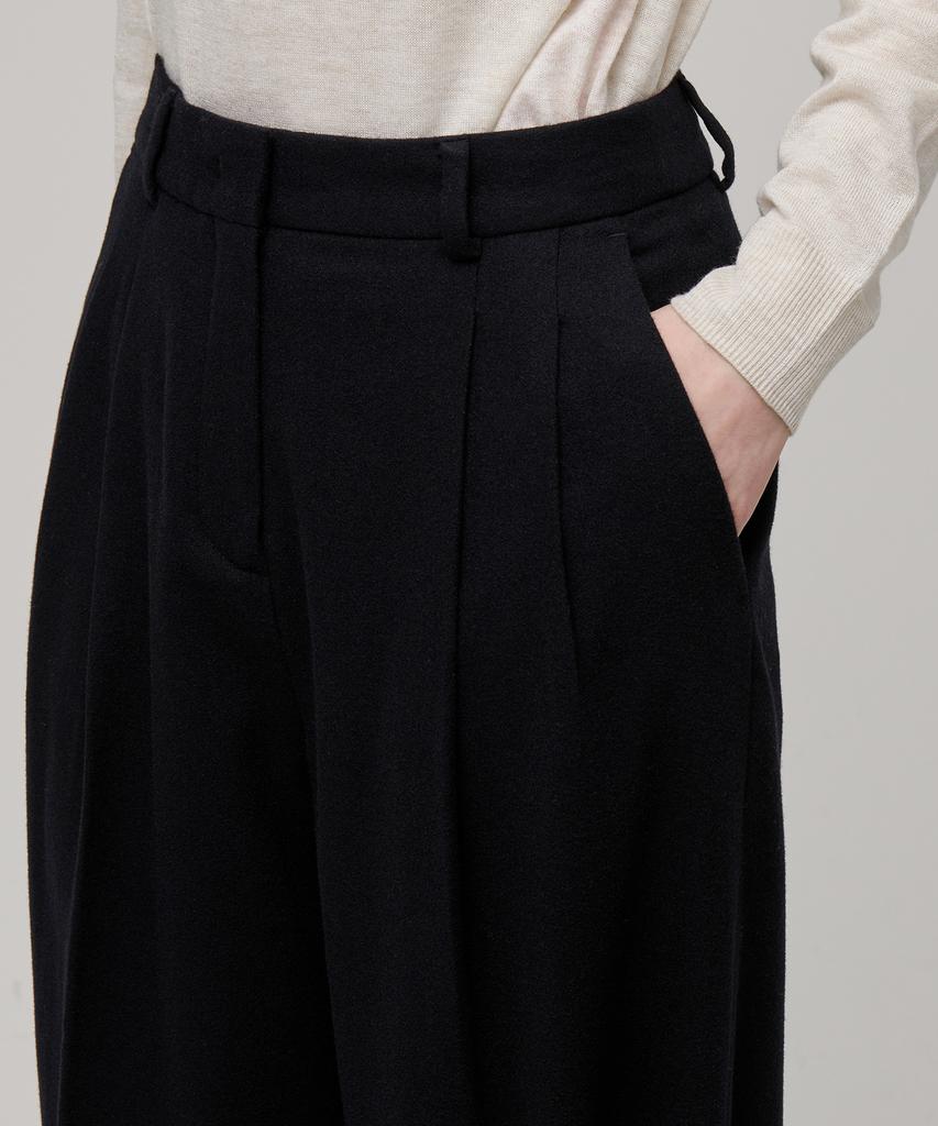 MUSINSA STANDARD WOMAN Women'S Wool Flannel Two-Tuck Wide Slacks [Black]