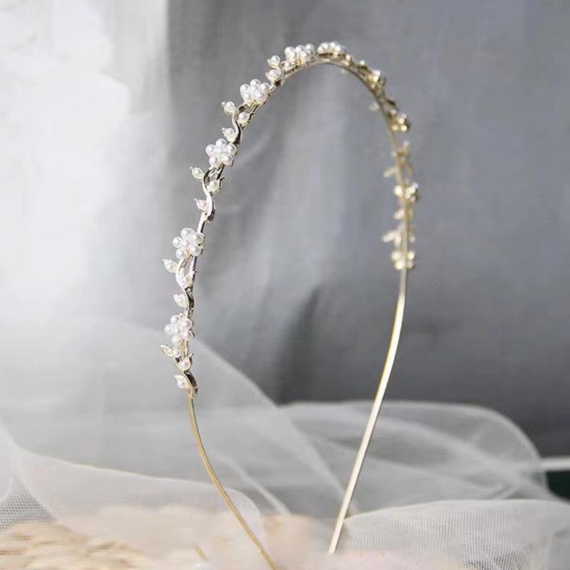 Elegant Floral Rhinestone Headband for Women - Zinc Alloy, Adorned with Pearls & Flowers, Ideal for Daily Wear, Parties Fashion Accessory