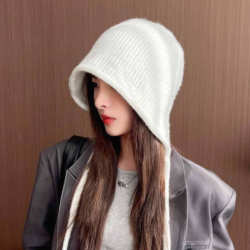 Knitted Fashion Hat With Solid Color Design And Letter Decoration For Wear Daily