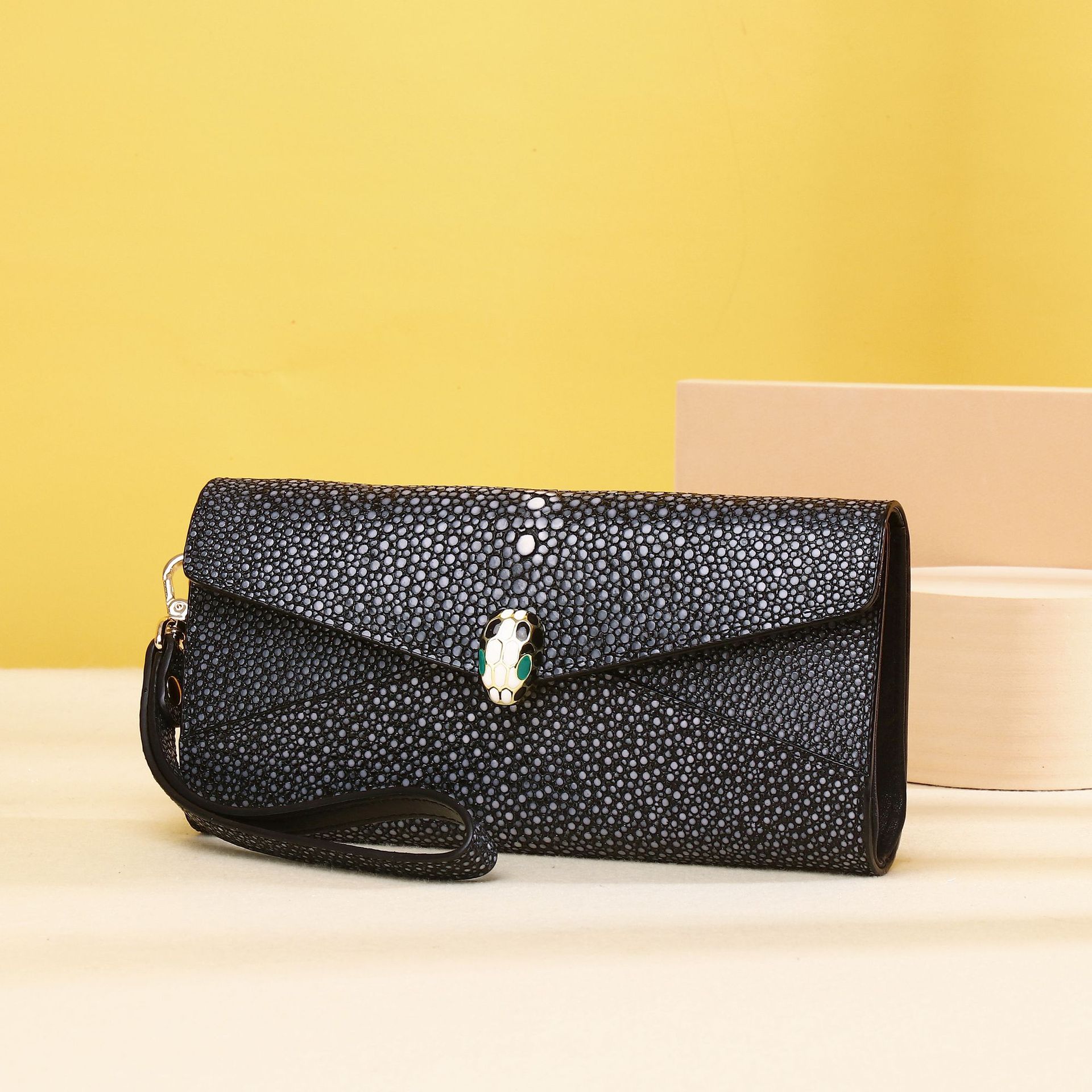

Женский клатч с гладким перламутровым узором «рыбья кожа», сумка-кошелек с откидным клапаном в виде змеиной головы, женская сумка, модная сумочка чёрный
