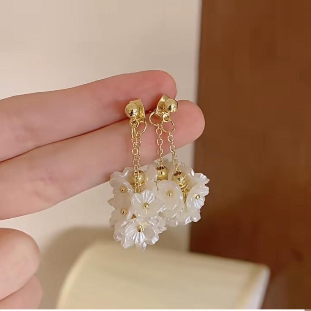 Mingqing Fashion S925 Silver Temperament Stud Earrings