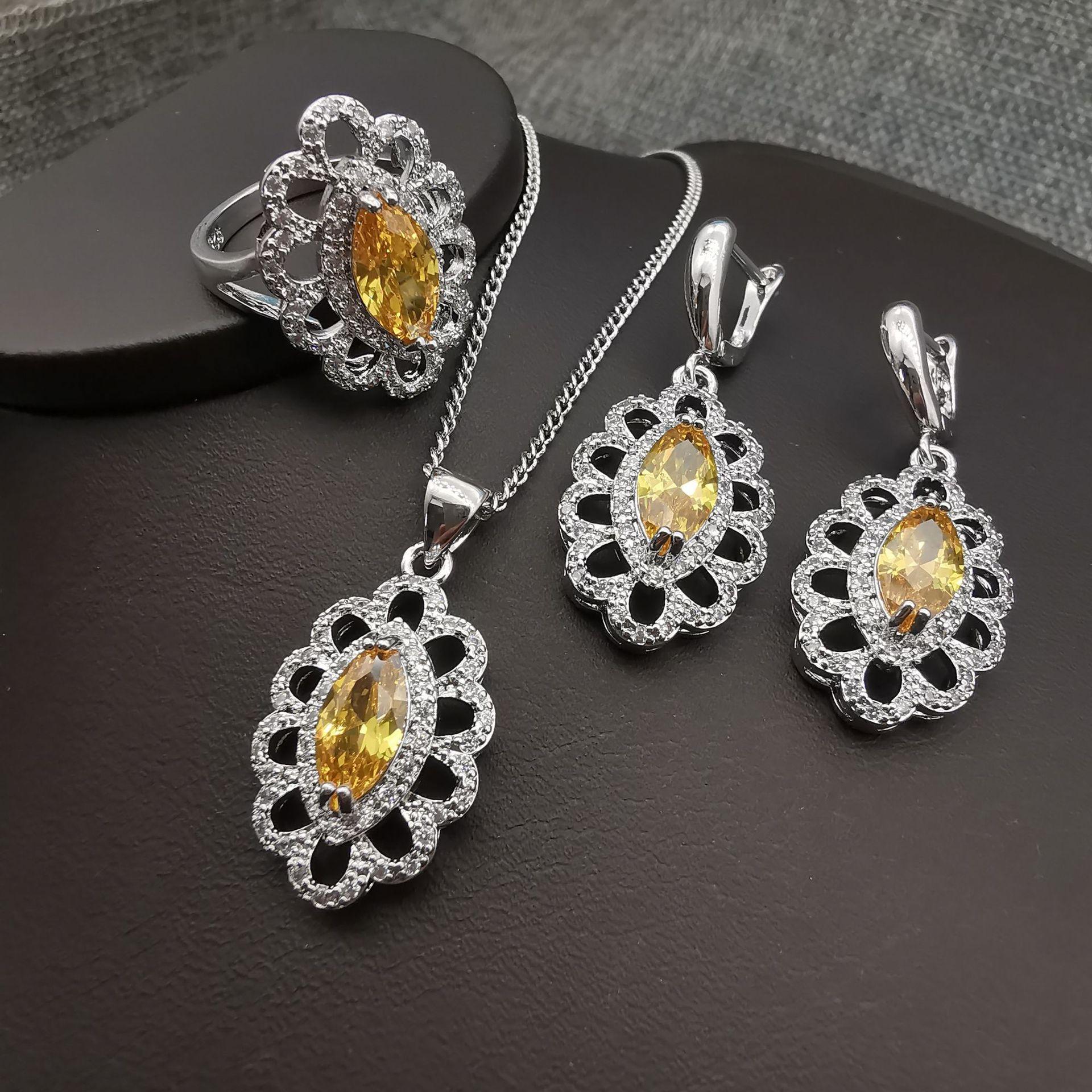 

Трансграничные производители Прямые продажи Шейк Саунд Популярная Мода Классическое Ожерелье с цирконом Лошадиный глаз , Серьги, Кольцо, Цепочка для ключицы Size 10