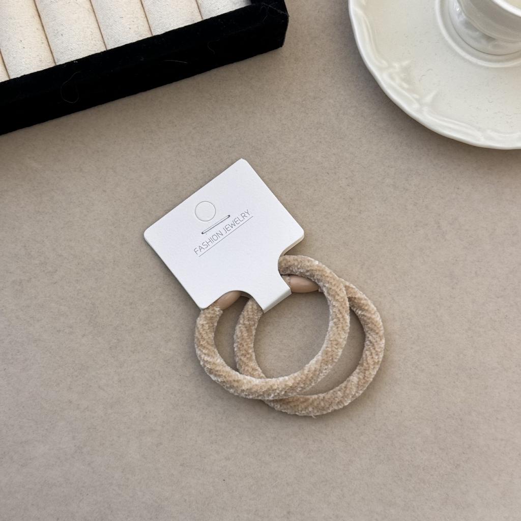 A Simple and Elegant Hair Tie for A Young Girl, A Plush High-elasticity Hair Band, and A Warm and Cozy Small Intestine Hair Tie