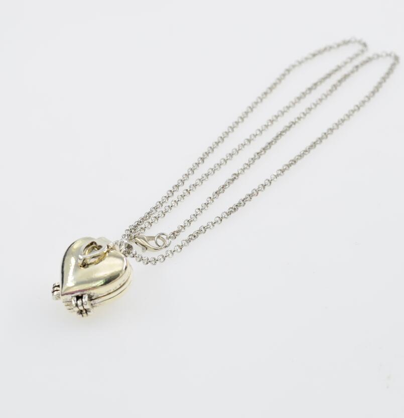 Heart-Shaped Multi-Layer Photo Locket Necklace with DIY Four Photo Spaces