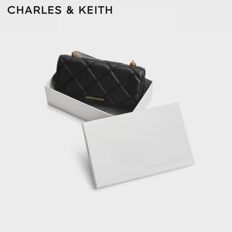 Стеганая сумка через плечо на цепочке CHARLES & KEITH XS чёрный