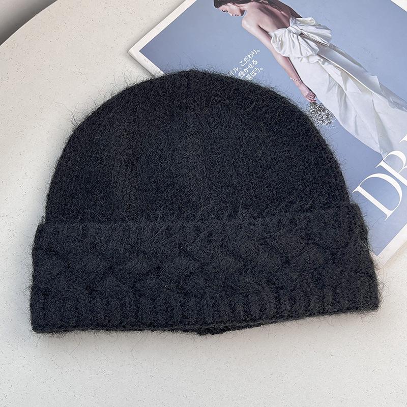 Autumn and winter new acrylic fiber knitted warm and comfortable wool hat women's daily commuting versatile face small temperament stacking hat