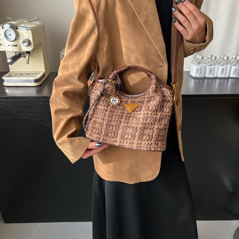 Winter Portable Woolen Plaid Bag Women's 2025 New Fashion Vegetable Basket Bag Versatile Shoulder Messenger Bag