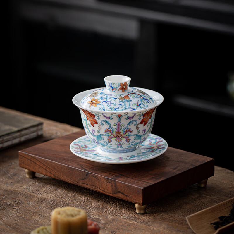 Simetang Hand-Painted Doucai Porcelain Gaiwan