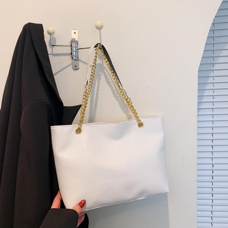 Stylish Large Tote Bag For Women With Chic Shoulder Strap Ideal For Casual Commuting