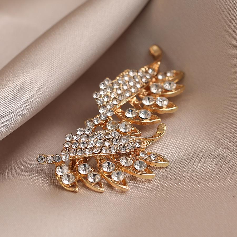 New brooch high-end sense high-end women's simple versatile leaf diamond clothing brooch pin brooch