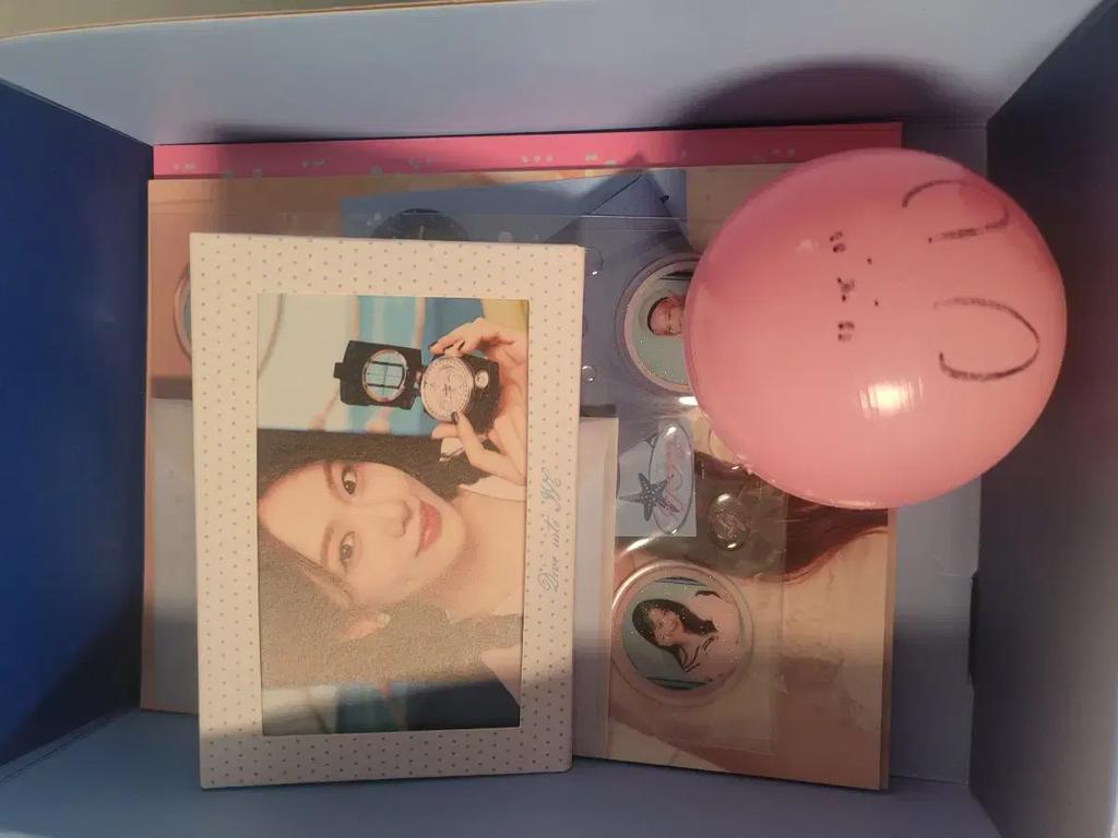 IVE 4th Generation Fan Club Kit + Ray Signed Ball Used