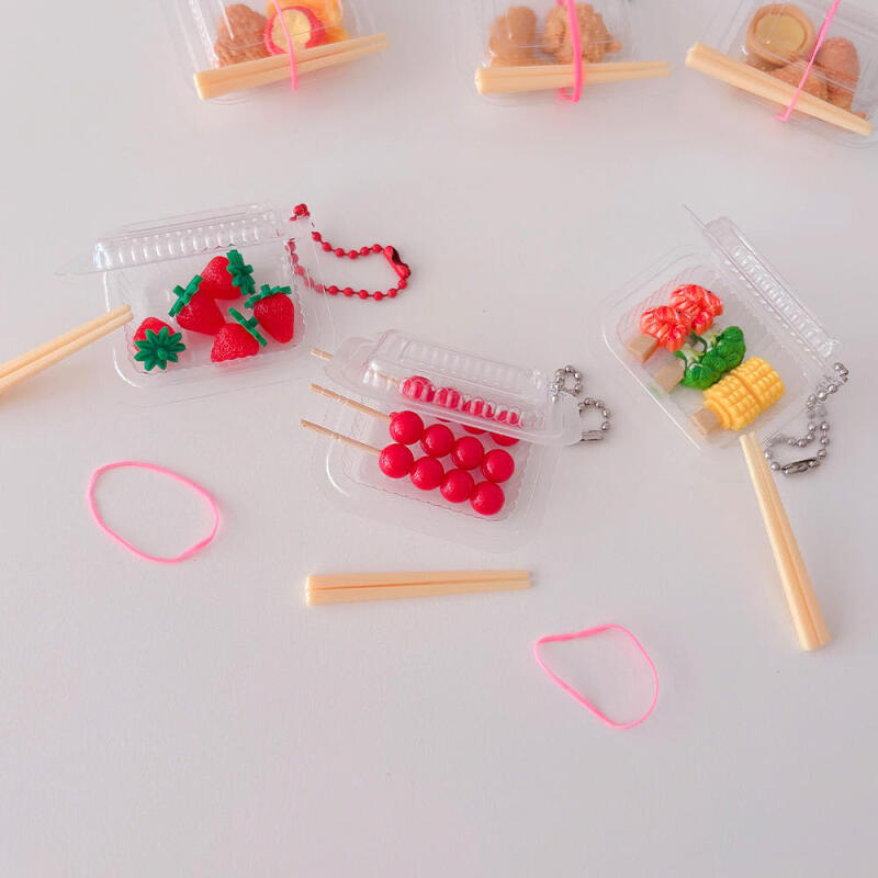 

Lunchbox Miniature Keychain (6 types) (1) Strawberry Lunchbox