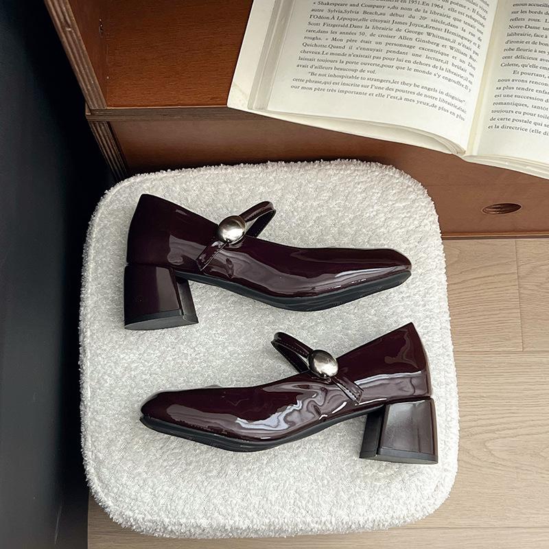 Retro quadratischer Kopf flacher Mund Leder Einzelne Schuhe Damen Sommer neu Lackleder Temperament dicker Absatz Mary Jane High Heels