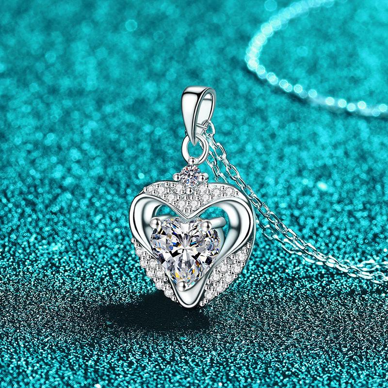 

Yin Baichuan S925 Sterling Silver Moissanite Heart Clavicle Necklace for Women - Light Luxury European & American Niche Pendant 6.5mm Zircon