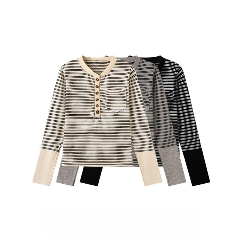 A Retro Long-sleeved Knitted Sweater for Women's Autumn New Design, with A Unique and Contrasting Color Striped Slimming Top