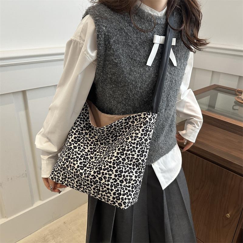 Leopard print casual personalized bag women's fashion versatile shoulder messenger bag 2025 new large-capacity simple handbag