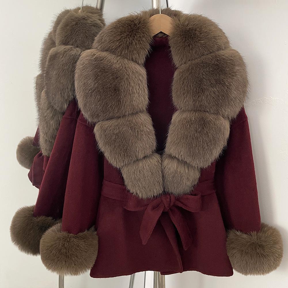 Cappotto Elegante Dimagrante in Cashmere Double-Face Autunno/Inverno 2025 con Pelliccia Sintetica di Volpe e Vita Cintureggiata