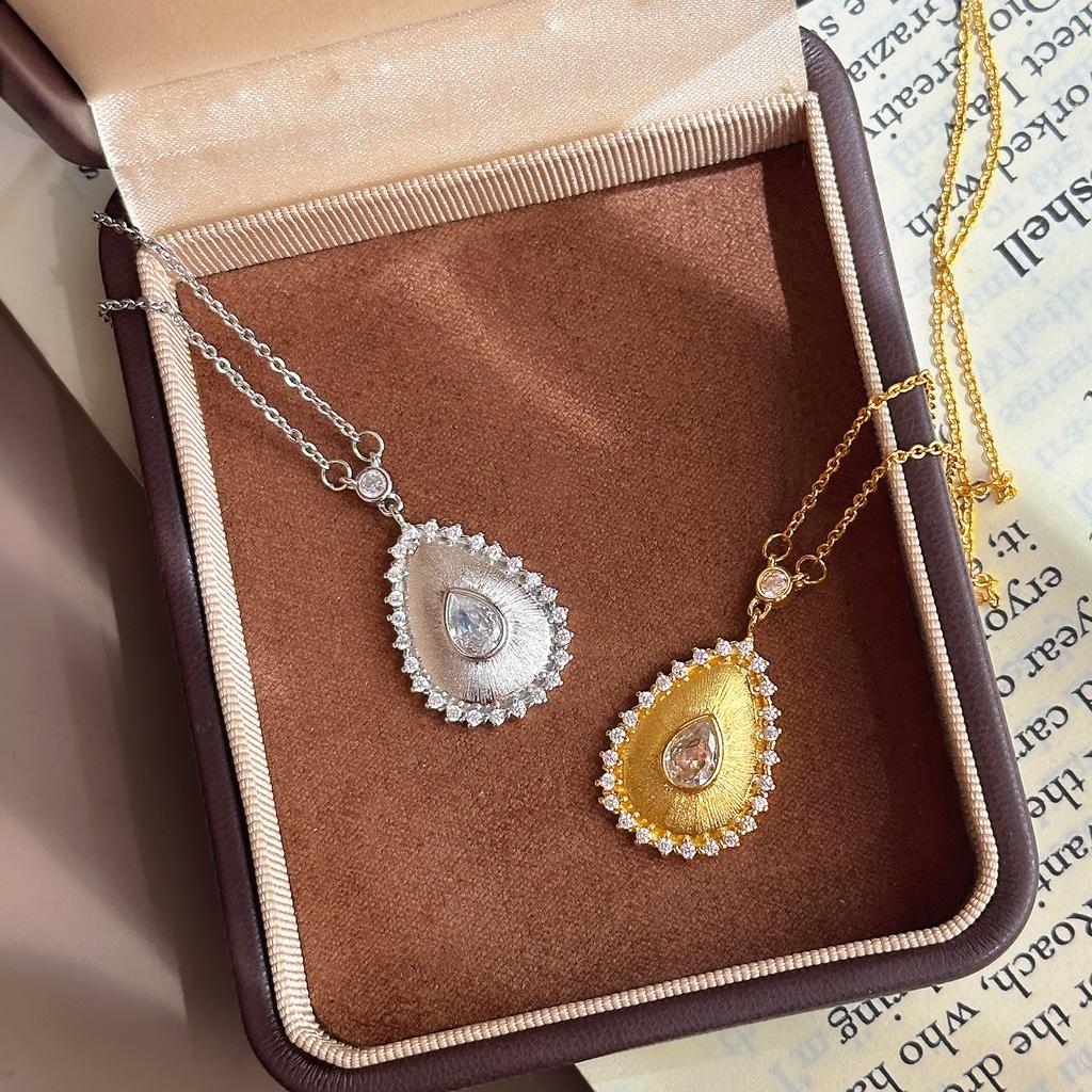 Italian brushed craft weave engraved gold water drop necklace retro French lace engraved diamond necklace