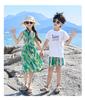 Böhmische Sommer-Strand-Familienoutfits: Trendy Mutter-Tochter/Sohn Kurzarmkleider