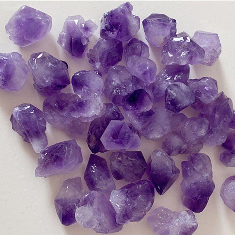 Einzigartiges rohes natürliches Amethystkristall-Mineral-Dekorationsstück Perfekt für Sammlungen