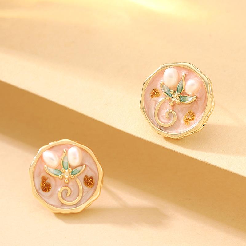 French Gentle Temperament Small Fragrant Enamel Drop Glaze Inlaid Pearl Flower Stud Earrings Light Luxury Elegant High-end Earrings Women