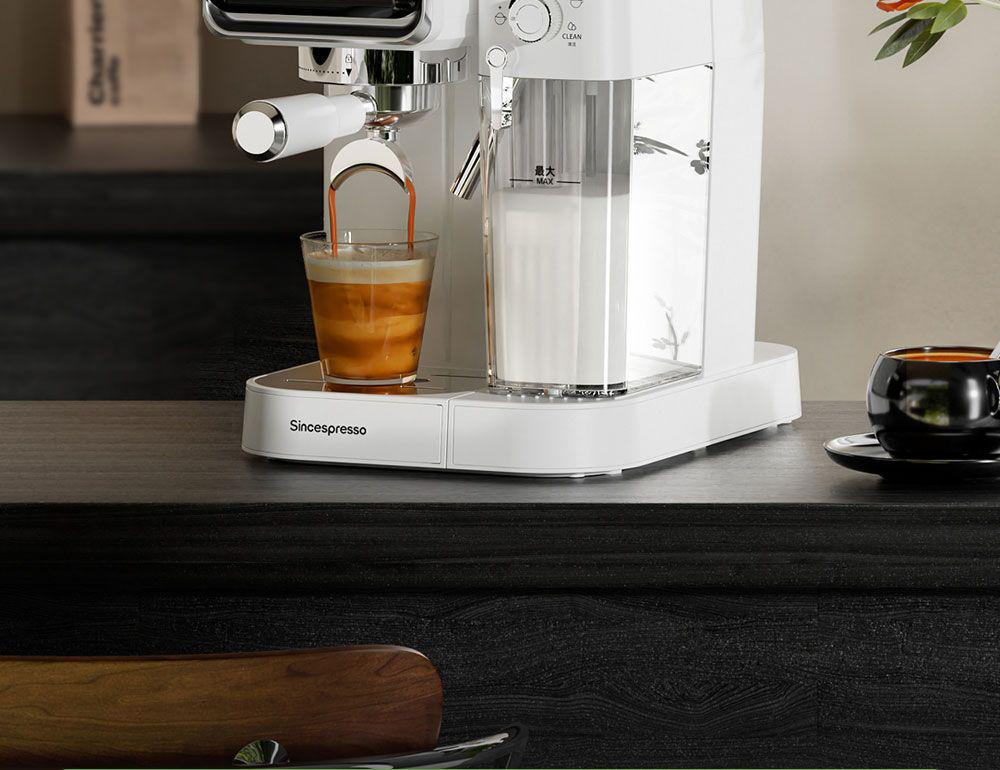 Dual Temperature Smart Coffee Machine with One-Button Operation and Automatic Milk Frother