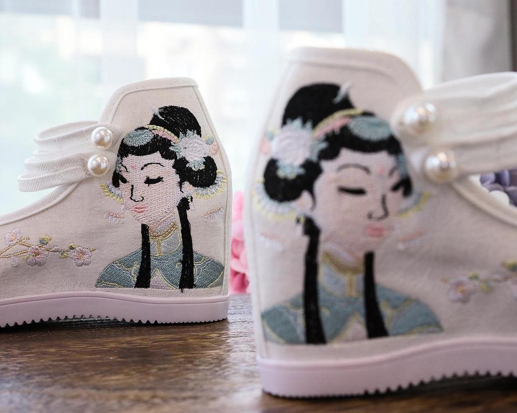Bestickte Hanfu High Heels & Ballerinas: Traditionelle Sommerschuhe für Damen