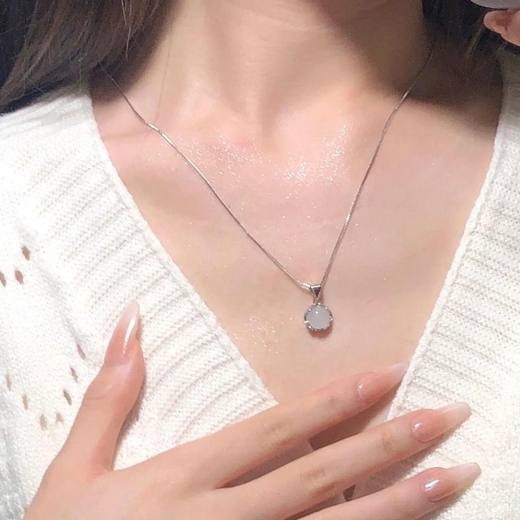 2022 White Chalcedony Necklace - Elegant Niche Design, High-End Fairy Clavicle Chain for Women & Students