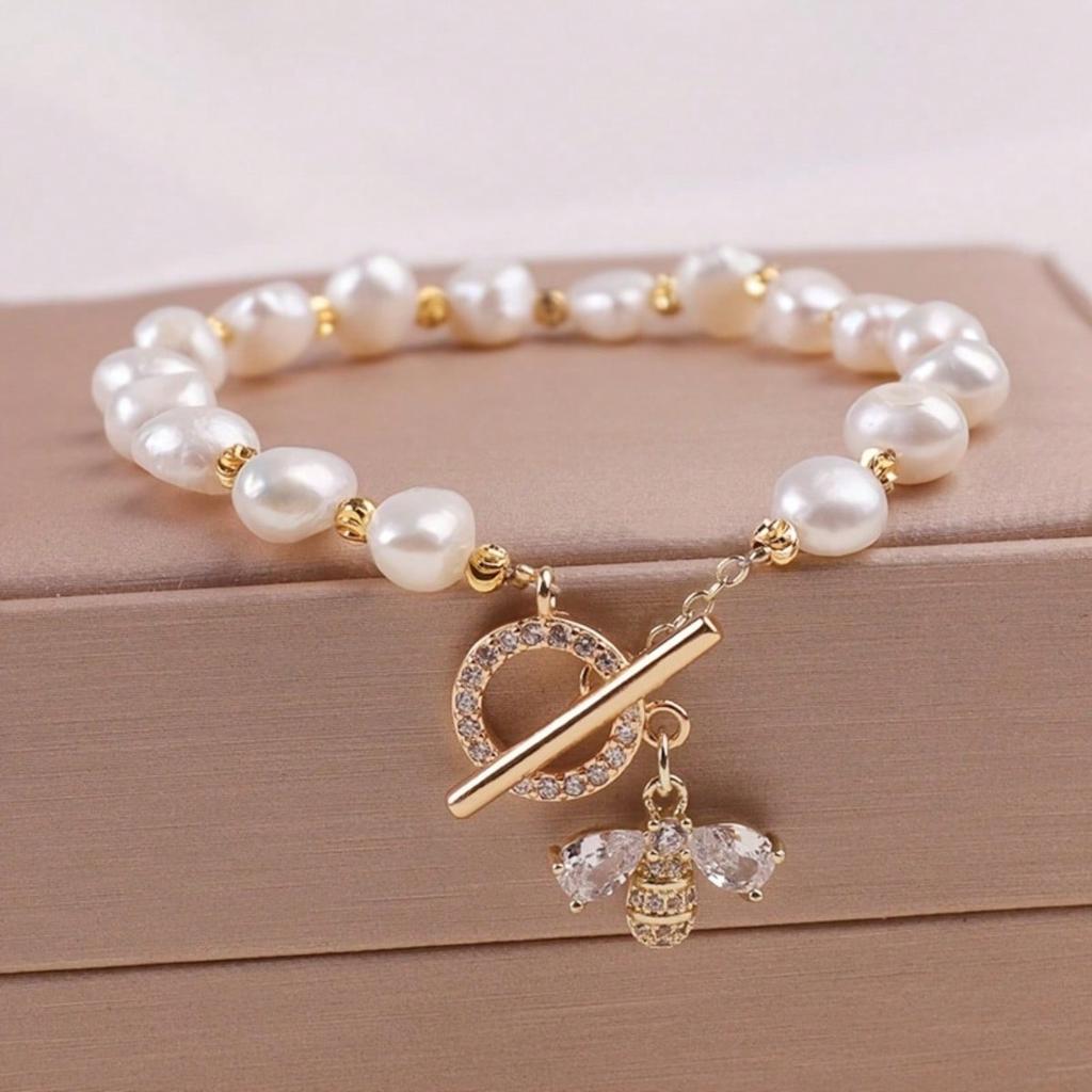 1pc Imitation Pearl Bracelet, Ladies' Fashionable and Simple Little Bee Pendant Bracelet
