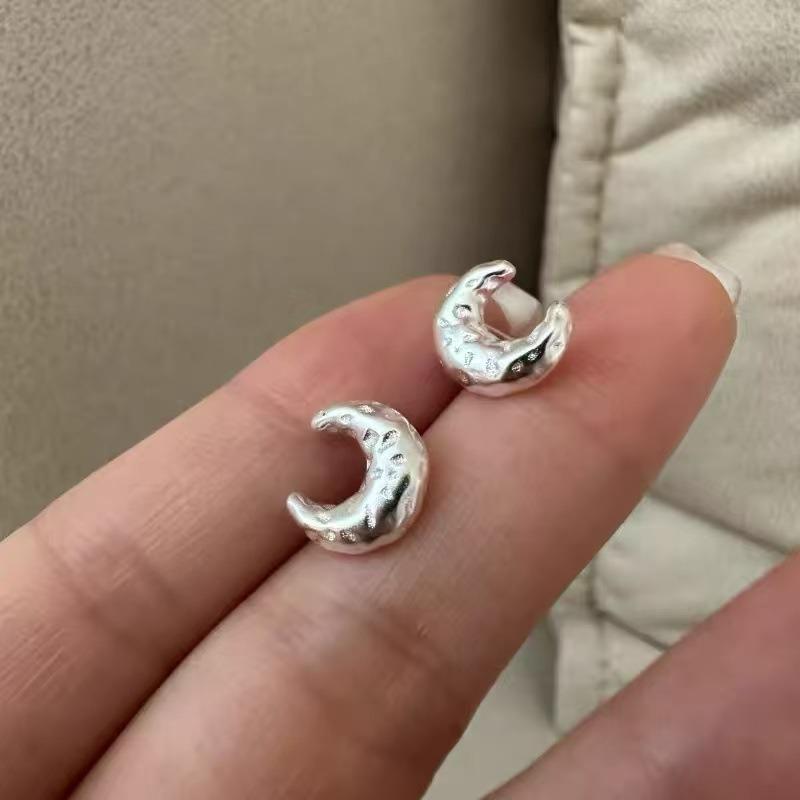 Raising Ear Holes, Small Stud Earrings for Women, Simple, Sweet, Small and Fresh Earrings, Niche Design, Versatile Earrings