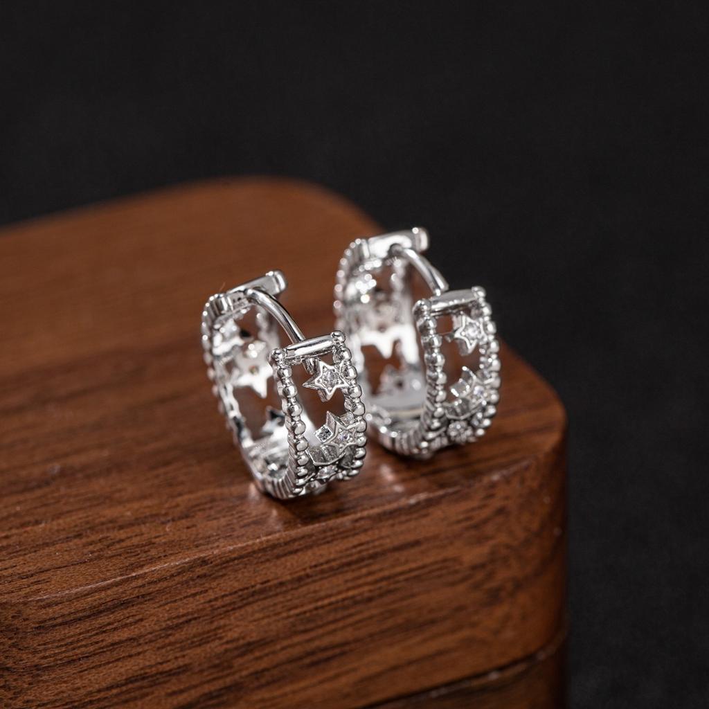 1 Pair Copper Clip-on Wide Hollow Star Ear Buckles Unisex Fashion Jewelry for Daily Casual Wear & Holiday Vacation