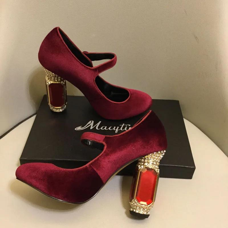 

2025 Новые бархатные женские сандалии с круглым носком, драгоценными камнями, стразами, блестящим каблуком, на толстом высоком каблуке, неглубокие, для вечеринок, сцены 42