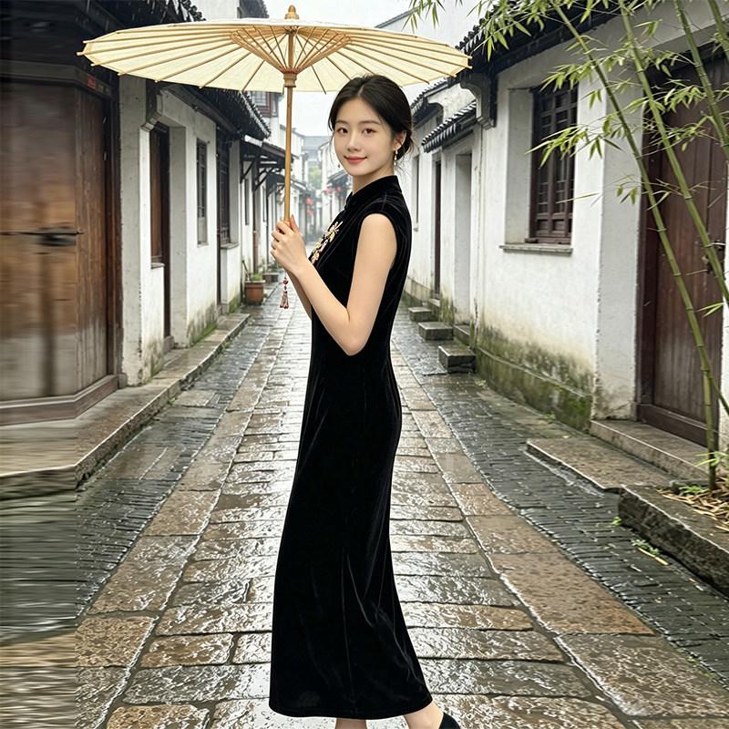 Black velvet sleeveless national style new Chinese style Suzhou long cheongsam improved young 1011 new women's high sense